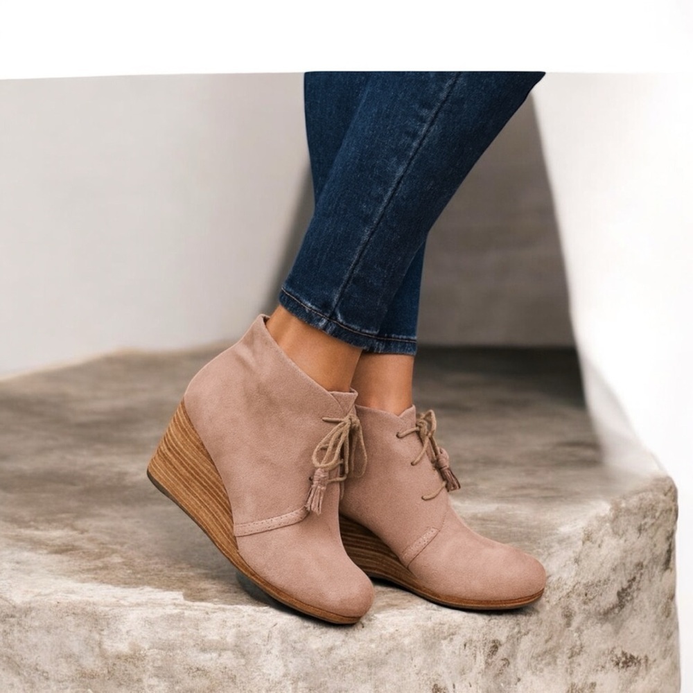 Dr. Scholl's Dakota Taupe Wedge Ankle Boots, size 7